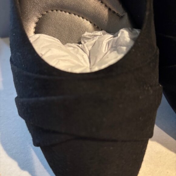 Abella Women's Size 7.5 M Black Fabric Upper Slip-on Wedge Shoe 1.75" Heel NEW - Picture 5 of 7